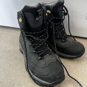 Columbia women snow boots